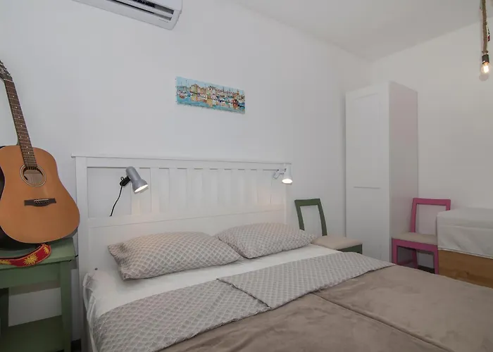 Sailor's Crib *