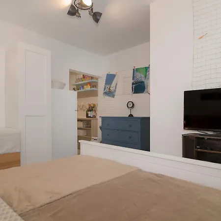 Apartment Sailor's Crib *