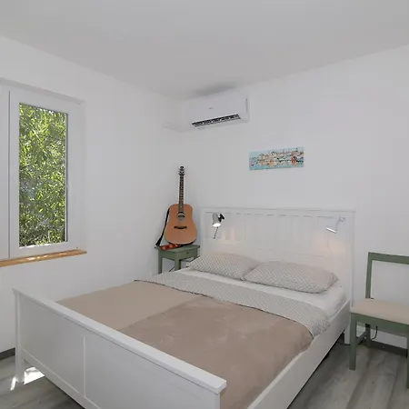 Sailor's Crib Apartment